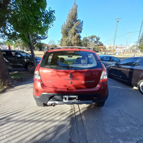 Imagen 7 de 10 de Renault Sandero Stepway Confort 1.6 2014