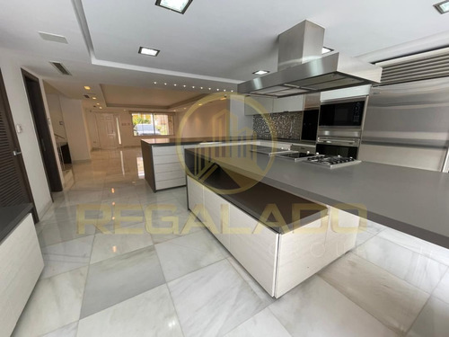 Cv-1504 Zona Este Townhouse Puerto Banus Avenida El Milagro