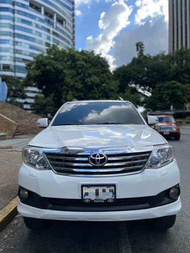 Imagen 2 de 13 de Toyota Fortuner 2012