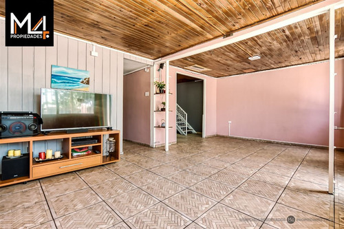 Casa En Venta De 5 Dorm. En San Joaquín