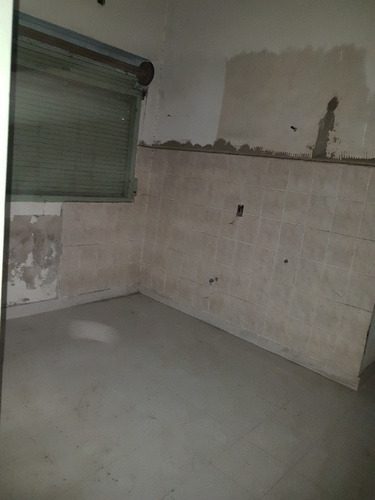 Imagen 2 de 14 de Local Con Vivienda En Venta En Lanus Oeste
