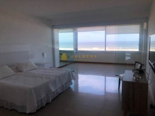 Apartamento En La Brava, De 3 Dormitorios Cuenta Con Excelentes Servicios, Vista Plena Al Mar - Consulte!!!!!!!!-ref:2383
