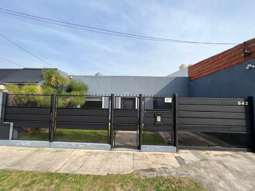 Casa Con Piscina Y Hermoso Parque