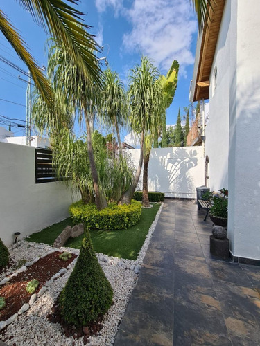 Casa En Venta En Juriquilla