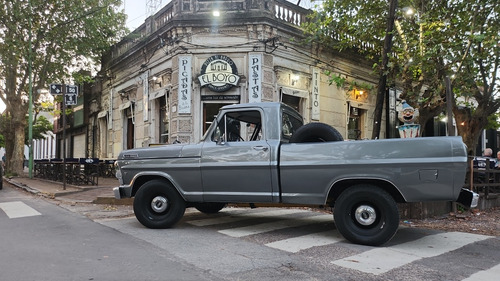 Ford F-100 V 8