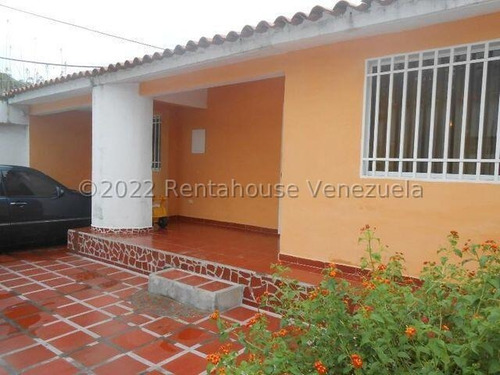 Se Vende Casa Los Samanes Urb. La Esmeraldas Maracay 23-6298 Al