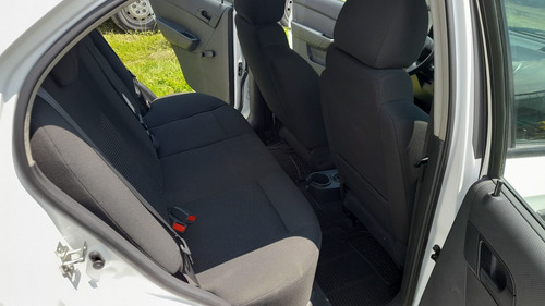Imagen 14 de 15 de Chevrolet Aveo 2018 1.6 Ls Mt