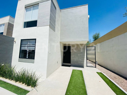 Pre Venta De Casa En Area De Cumbres En Fraccionamiento Privado