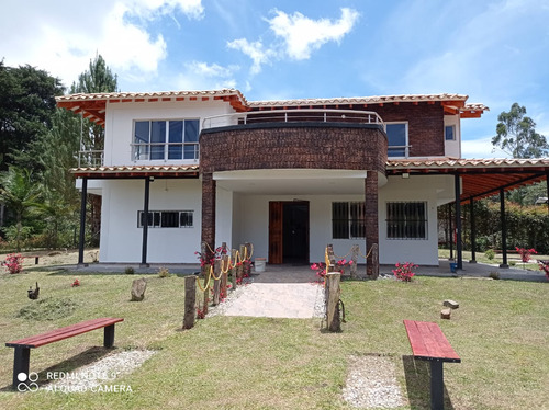 Casa En Venta En El Carmen De Viboral, Sector Canada