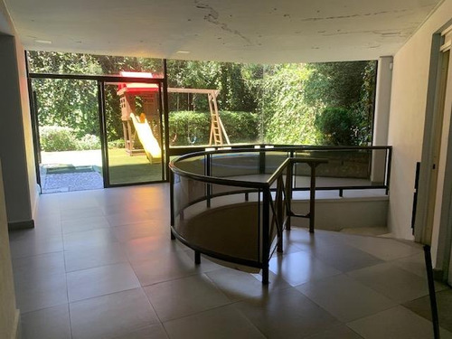 Bosque De Las Lomas, Espacioso Departamento Remodelado De 330m2, Vista Arbolada, Sala-comedor, Bar, Baño De Visitas, Sala De T.v. 3 Amplias Recamaras Con Baño Cada Una, Vestidores, Cocina Equipada, Ár
