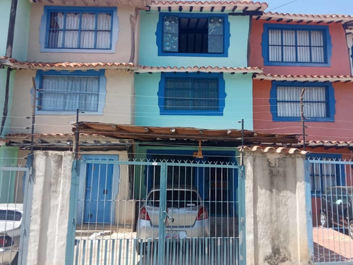Imagen 1 de 13 de Townhouse Cerca De Playa Parguito. 3 Hab. Flex 22-18635