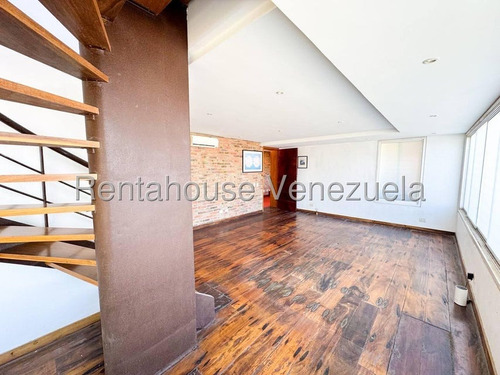 Casa En Venta En Alto Hatillo Con Imponente Vista Panorámica Al Ávila