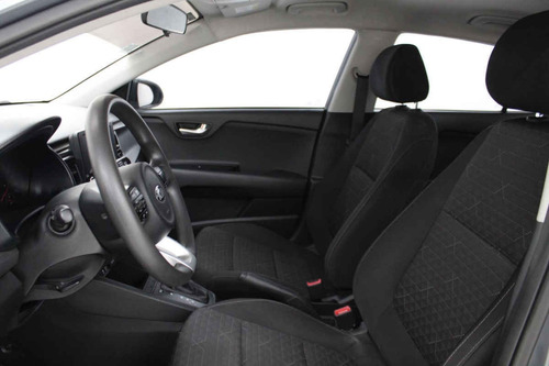 Imagen 10 de 15 de Kia Kia Rio Sedan 2019 4 Cilindros