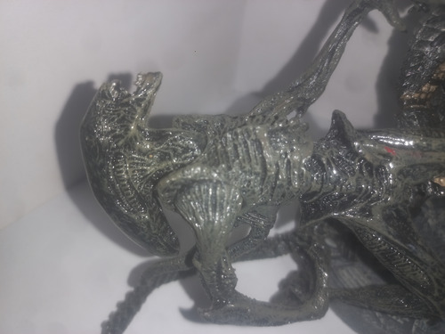 Mcfarlane Alien Vs Predator Avp Celtic Predator Throws Alien (Usado)