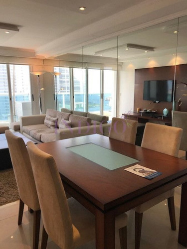 Imagen 4 de 17 de Departamento En Venta En Playa Mansa, 2 Dormitorios Y Medio.