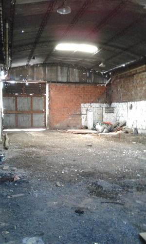 Galpón 240m2 C/local S/lote 10x44