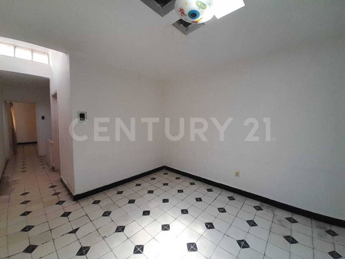 Casa En Venta, A Pie De Calle