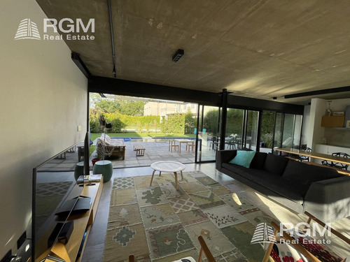 Imagen 19 de 30 de Moderna Casa - Los Lagos