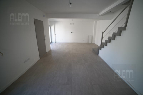 Imagen 13 de 30 de Hermoso Dúplex En Mármol - 2 Dormitorios