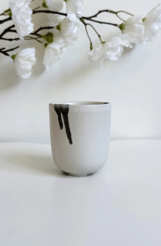Taza De Ceramica De Diseño En Beige Y Gris Beige Chiado