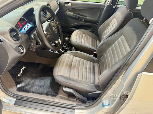 Volkswagen Voyage 1.6 Highline 101cv