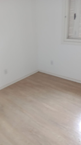 Vendo Sobrado Com 2 Dormitórios Esperando Um Terceiro