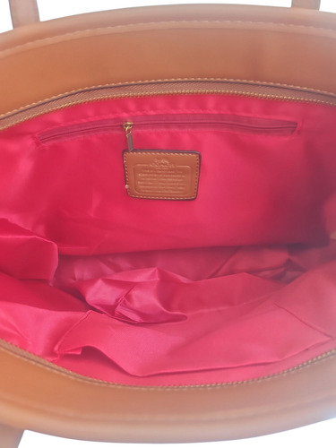 Bolsa De Dama Totebag Con Monedero Marron Con Relieves Lisa Oro
