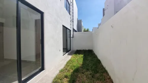 Casa En Venta En El Refugio, 3 Recámaras, 2.5 Baños, Alberca, Seguridad, Lujo!