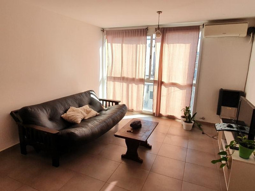 Imagen 6 de 12 de Piaggio Y Maipu, Departamento De Un Dormitorio, Con Patio - En Pleno Centro !