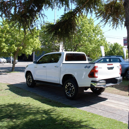Imagen 2 de 22 de Toyota Hilux 4x4 Dc Srx 2.8 Tdi 6 At 0km