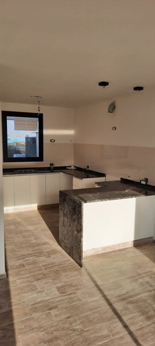 Imagen 10 de 30 de Prados De Manantiales, 3 Dormitorios, 2 Baños, Cochera, Patio Con Asador
