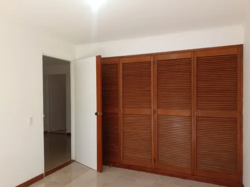 Apartamento En Arriendo En Aguacatala, Poblado