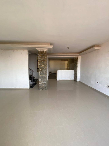 Imagen 12 de 14 de 157068 Anthony M 0424-4338703 Venta Townhouse Lomas Del Este