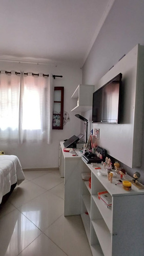 Sobrado À Venda | 3 Quartos | Suíte Com Hidro | Financiamento Disponível!