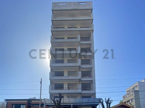 25 Y 55. Venta. Departamento A Estrenar, 2 Dormitorios, Cochera Y Balcon.