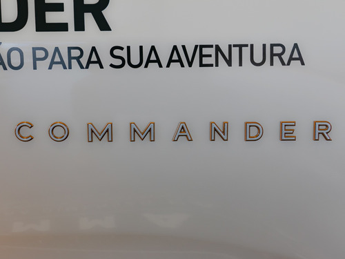 Imagem 8 de 14 de Jeep Commander Overland T380 Diesel 4x4 (aut)