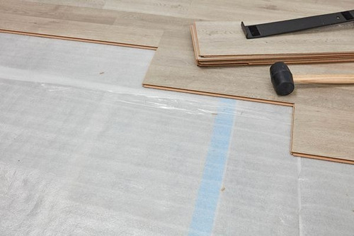 Imagen 5 de 8 de Espuma Niveladora Para Piso Laminado / Zócalos