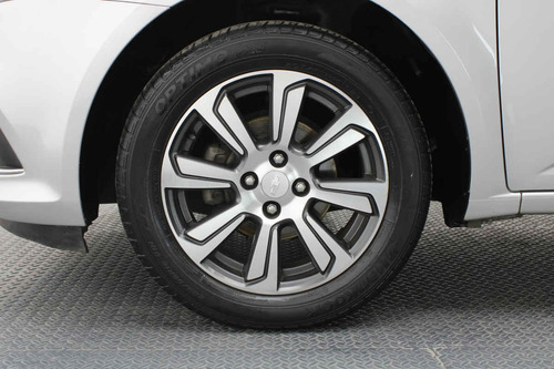 Imagen 18 de 24 de Chevrolet Sonic 2017 4p Premier L4/1.6 Aut