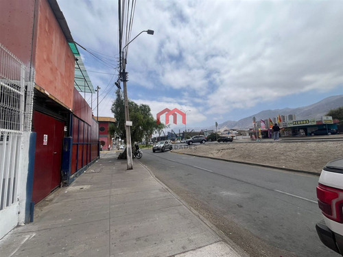 ¡excelente Oportunidad! Arriendo De Un Amplio Local Comerci