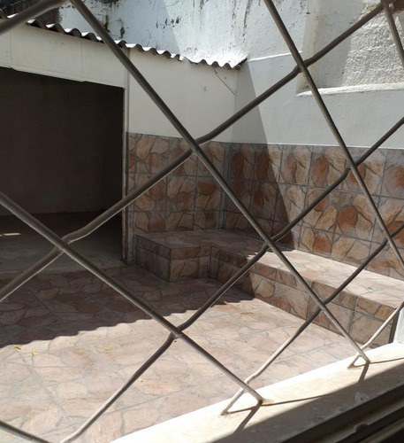 Apartamento En Planta Baja Con Renta En La Blanqueada