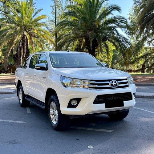 Imagen 6 de 10 de Toyota Hilux 2.8 C/d 4x4 Tdi Srv At6 177cv 2017