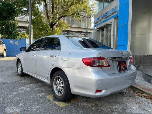 Toyota Corolla Sedan 2013