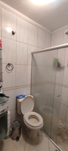 Sobrado De 2 Dorm. Com Sacada E Área De Churrasqueira.