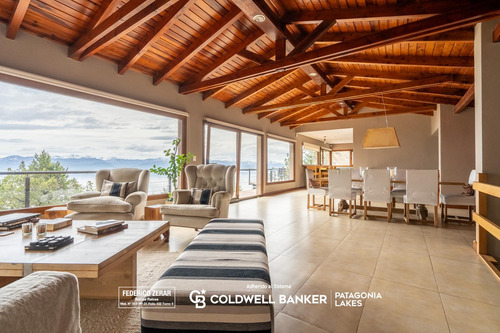 Venta - Exclusiva Casa De 8 Ambientes, 5 Dormitorios, 6 Baños En Barrio Las Vertientes.