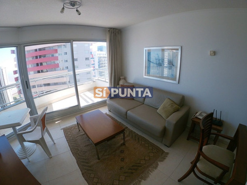 Imagen 2 de 23 de Torre Con Servicios