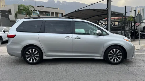 Toyota Sienna 3.5 Limited At