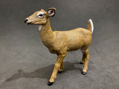 Figura Papo - Veado Cauda Branca - 9cm De Comprimento