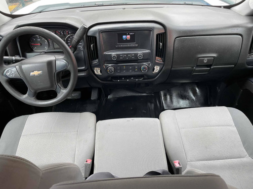 Imagen 8 de 15 de Chevrolet Silverado 2017 5.4 2500 Doble Cabina Ls 4x2 At