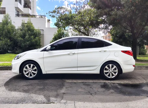 Hyundai Accent 1.6l 4 p