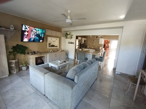 Casa Con Piscina Apta 2 Flias A 3 Cuadras De Parque Leloir